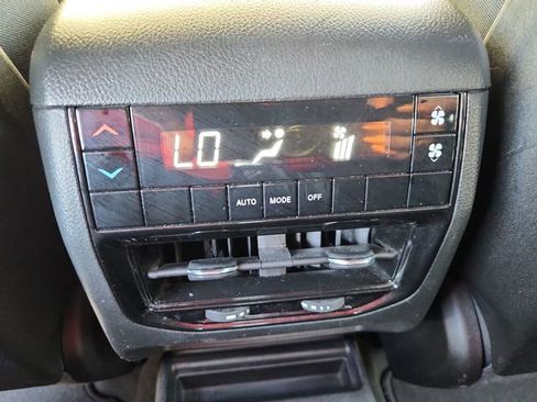 Used 2024 Jeep Grand Cherokee L Laredo image 20