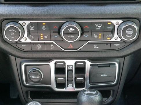 Used 2024 Jeep Wrangler Sport S image 19