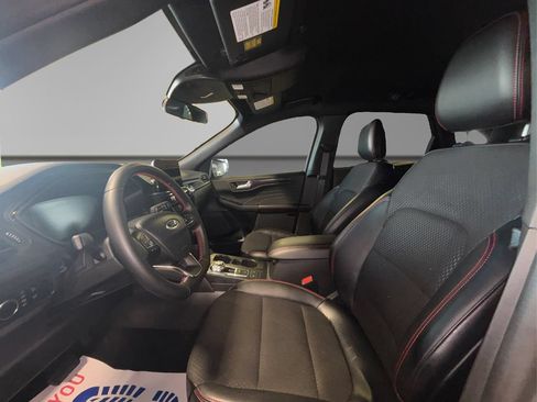 Certified 2025 Ford Escape ST-Line AWD/4WD image 10