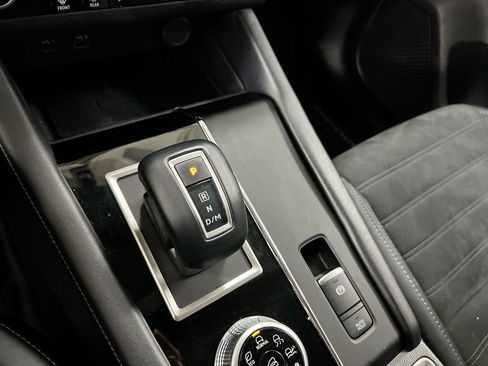 Used 2023 Mitsubishi Outlander SE image 17