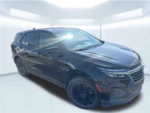 Used 2023 Chevrolet Equinox LS w/ LS Convenience Package FWD image 2