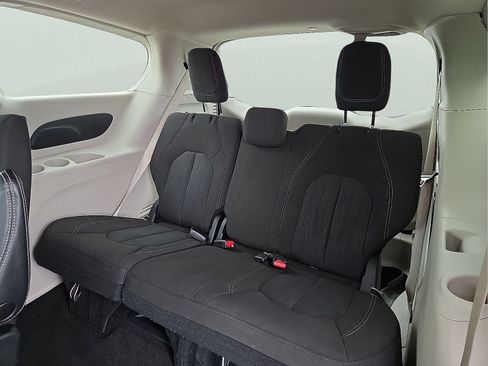 Used 2023 Chrysler Voyager LX FWD image 10