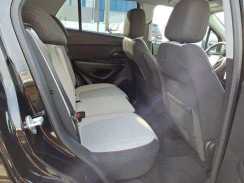 Certified 2022 Chevrolet Trax LS w/ Tint and Cruise Package image 10