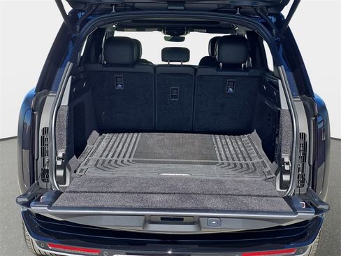 Certified 2024 Land Rover Range Rover SE image 12