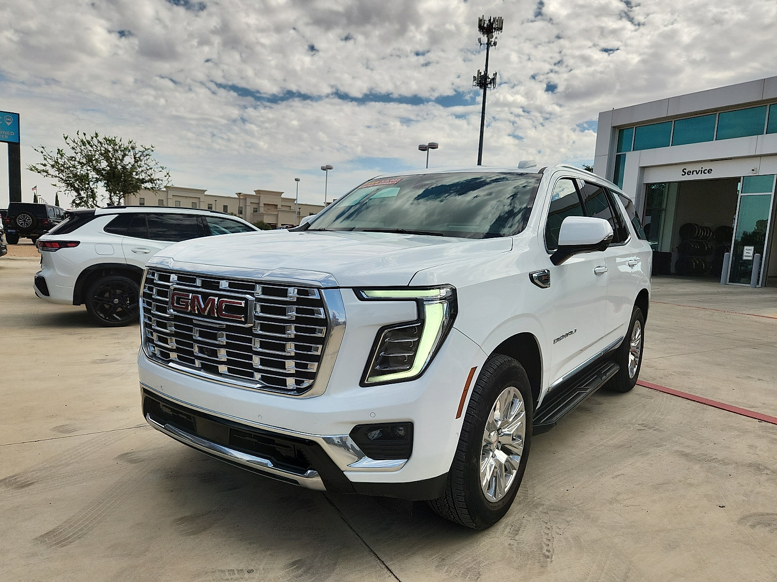 Used 2025 GMC Yukon Denali AWD/4WD image 2