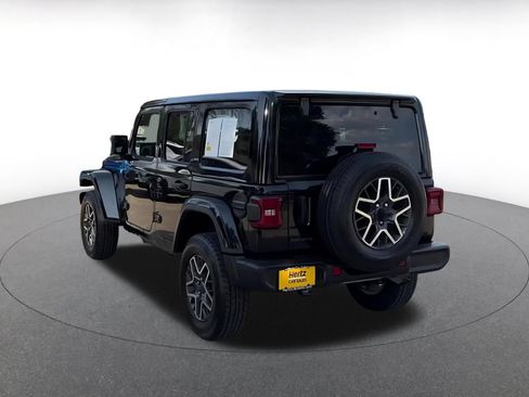 Used 2025 Jeep Wrangler Unlimited Sahara AWD/4WD image 15