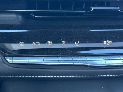 Certified 2024 Cadillac Escalade Premium Luxury Platinum AWD/4WD image 29