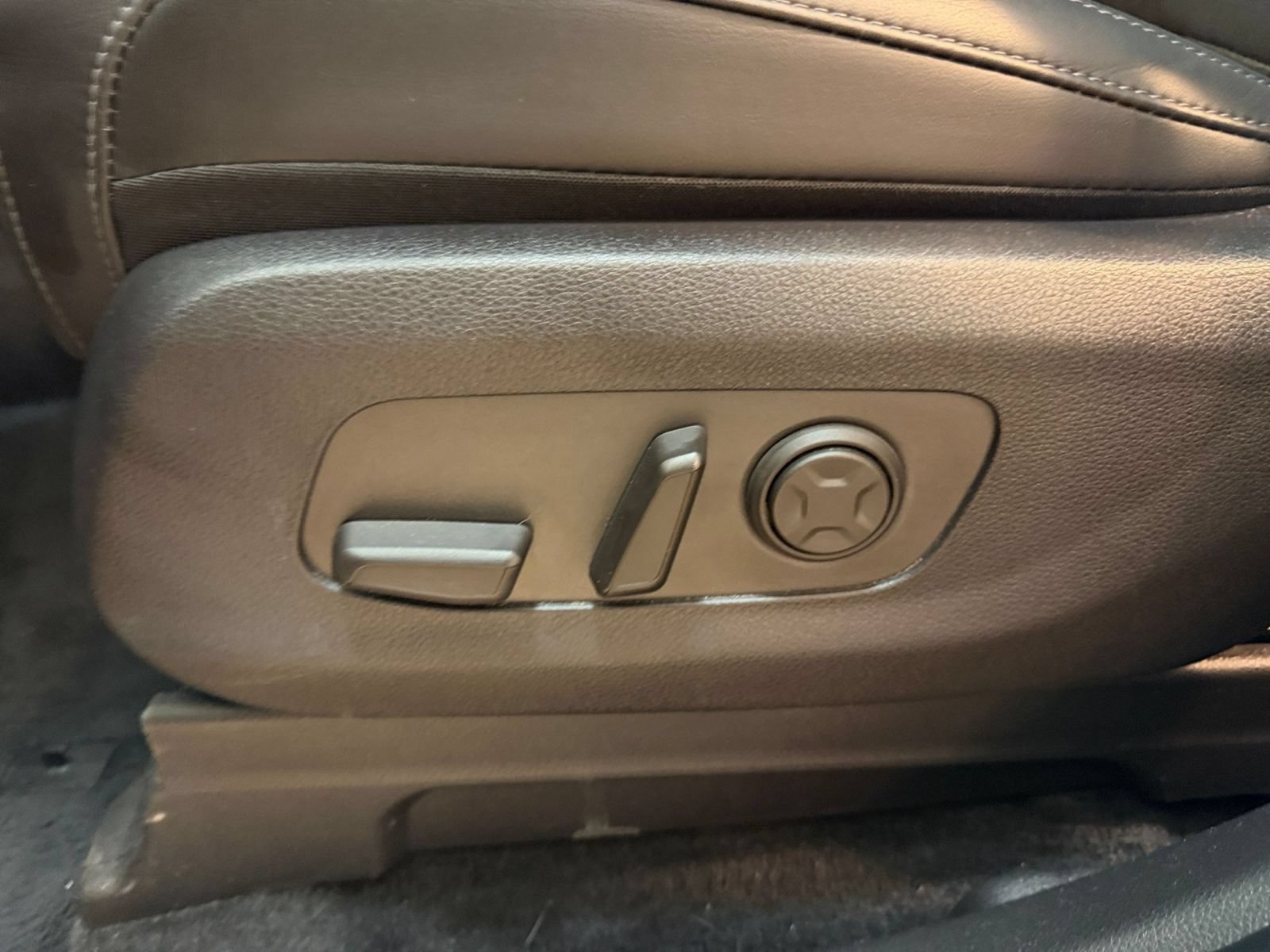 Used 2026 Kia Carnival FWD image 22