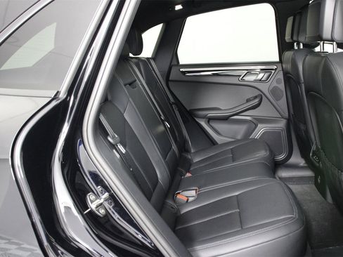 Used 2025 Porsche Macan image 32