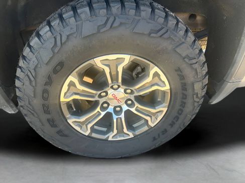 Used 2025 GMC Sierra 1500 SLT AWD/4WD image 9