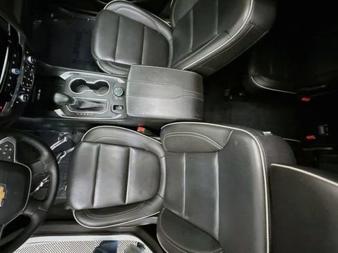 Used 2023 Chevrolet Traverse Premier AWD/4WD image 24