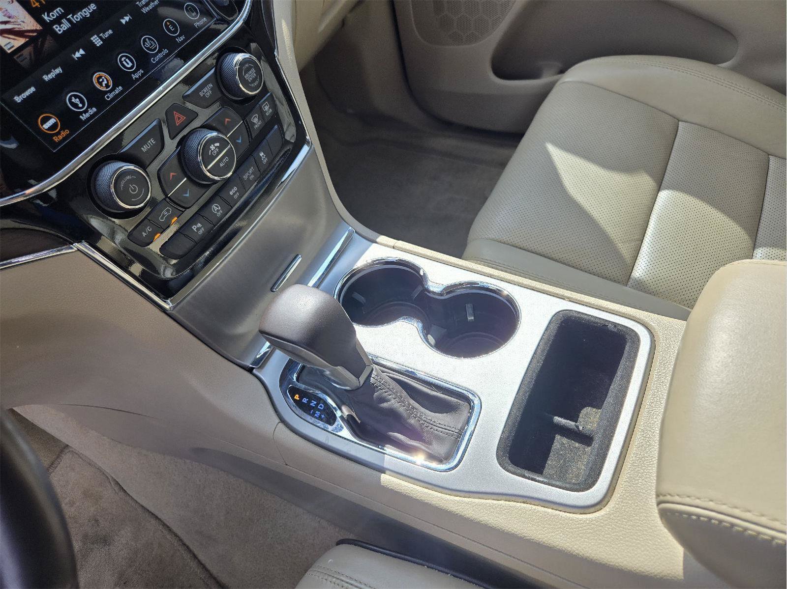 Used 2019 Jeep Grand Cherokee Overland RWD image 18
