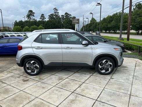Used 2026 Hyundai Venue SEL FWD image 4