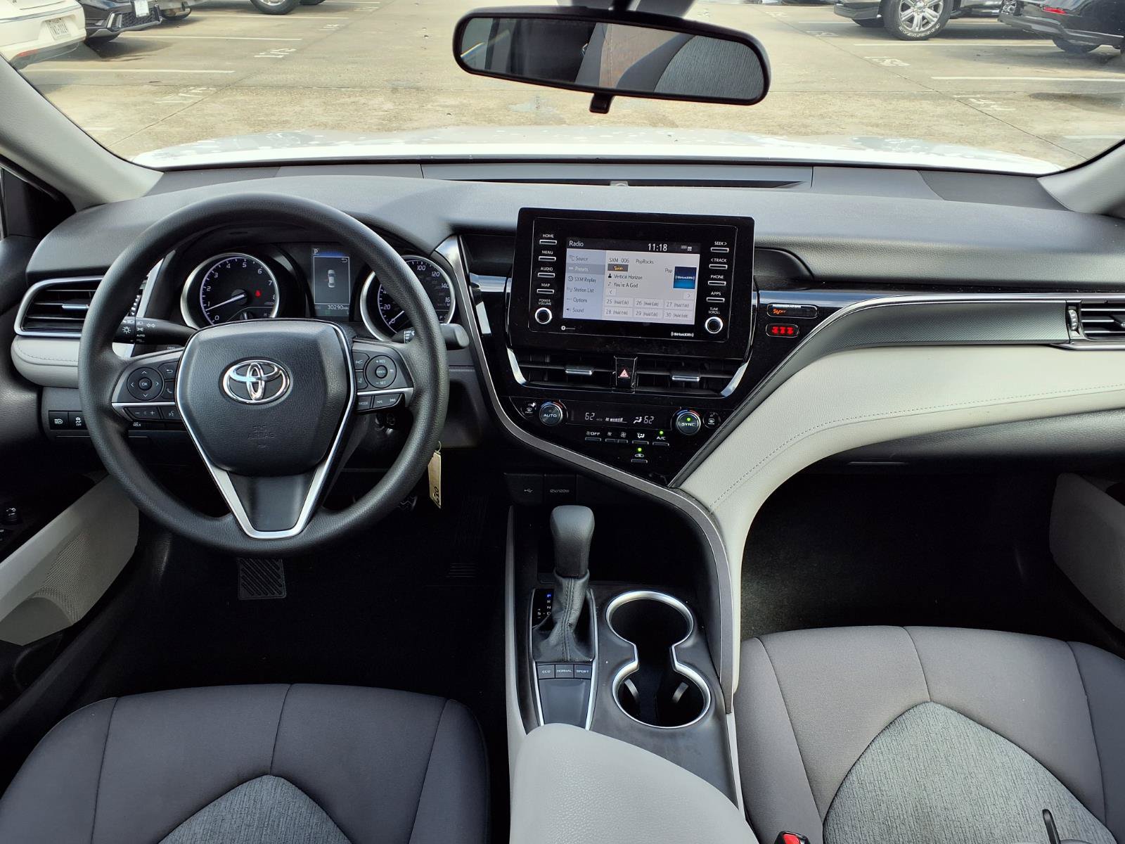 Used 2022 Toyota Camry LE FWD image 4