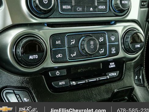 Used 2018 Chevrolet Suburban LT image 17