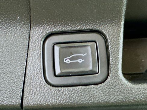 Used 2021 GMC Acadia AT4 image 32