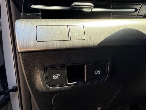 Used 2024 Hyundai Kona Limited FWD image 13