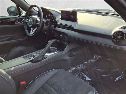 Used 2024 MAZDA MX-5 Miata RF Club RWD image 18