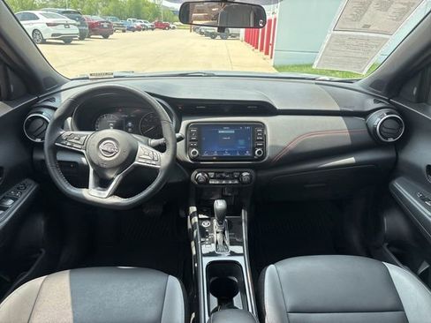 Used 2024 Nissan Kicks SR w/ SR Premium Package FWD image 11