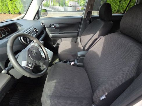 Used 2009 Scion xB image 9