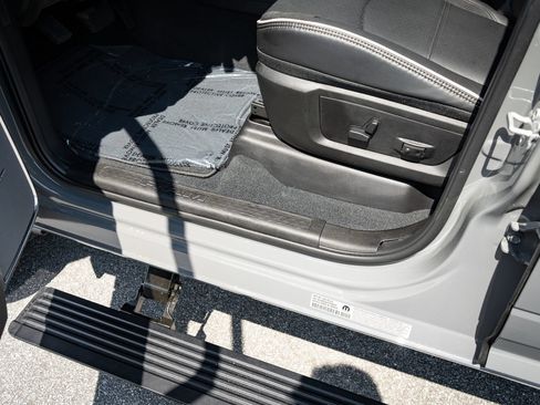 New 2026 RAM 3500 Laramie AWD/4WD image 31