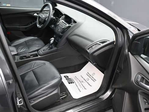 Used 2016 Ford Focus SE w/ Reverse Sensing Package image 15