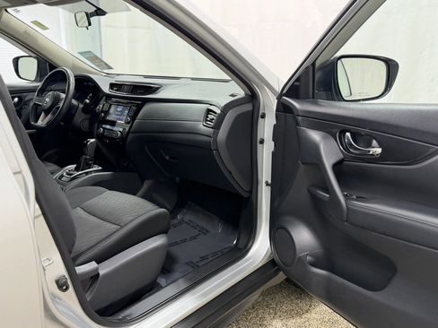 Used 2018 Nissan Rogue SV image 24
