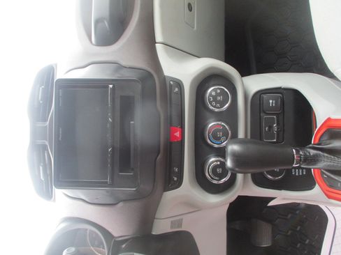 Used 2015 Jeep Renegade Latitude w/ Cold Weather Group II image 12