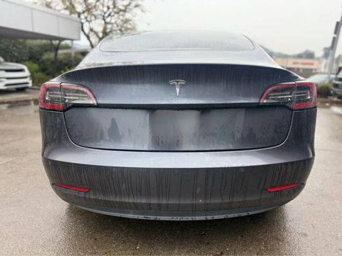 Used 2019 Tesla Model 3 Standard Range image 3