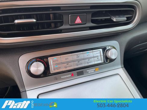 Used 2023 Hyundai Kona SE w/ Cargo Package image 25