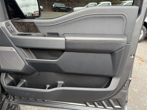 Used 2023 Ford F150 Lightning Lariat image 15