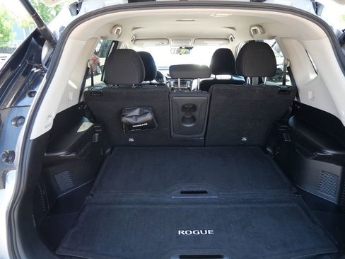 Used 2019 Nissan Rogue SV AWD/4WD image 35