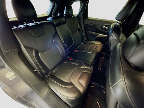 Used 2021 Jeep Cherokee Latitude Lux 80th Anniv w/ Quick Order Package 26U 80TH image 19