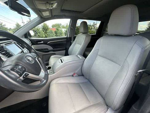Used 2016 Toyota Highlander Limited AWD/4WD image 17
