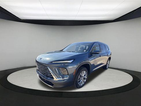 Used 2025 Buick Enclave Preferred FWD image 1