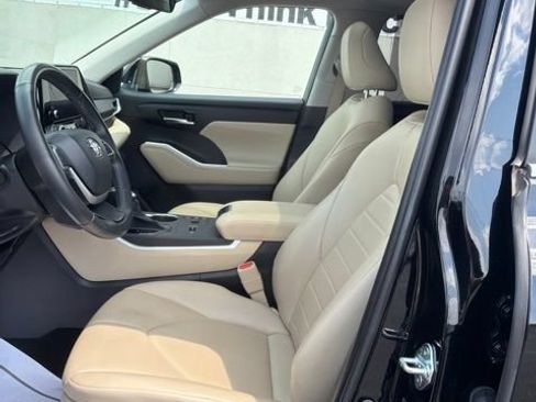 Used 2023 Toyota Highlander XLE AWD/4WD image 20