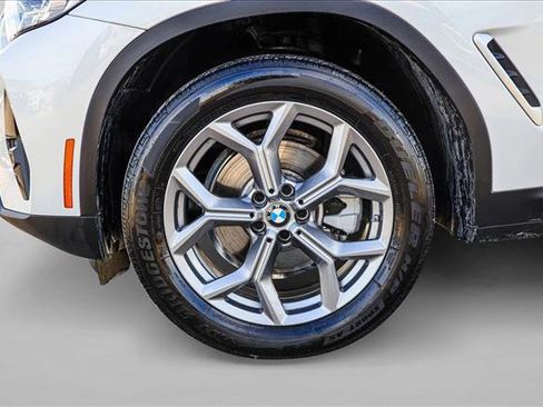 Used 2025 BMW X4 xDrive30i image 9