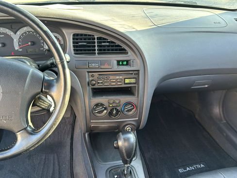 Used 2002 Hyundai Elantra GT FWD image 10