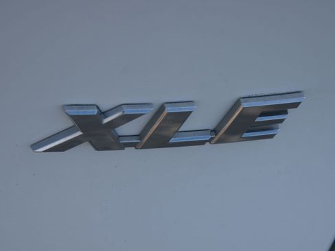 Used 2019 Toyota RAV4 XLE w/ Convenience Package FWD image 19