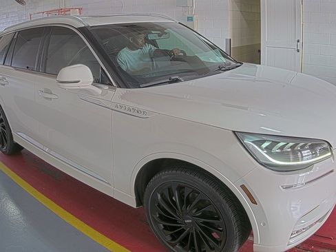 Used 2021 Lincoln Aviator Reserve w/ Equipment Group 208A image 3