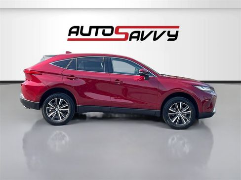 Used 2024 Toyota Venza LE image 8