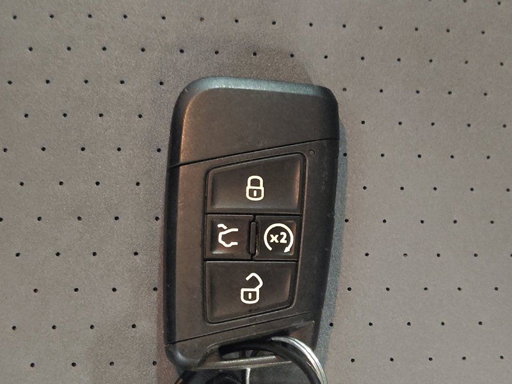 Used 2025 Volkswagen Jetta SE FWD image 32