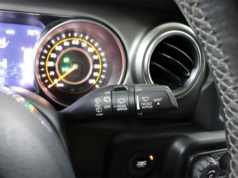 Used 2019 Jeep Wrangler Unlimited Sahara w/ Safety Group image 21