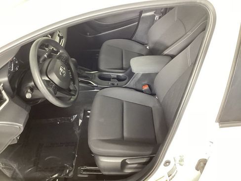 Used 2025 Toyota Corolla LE FWD image 27