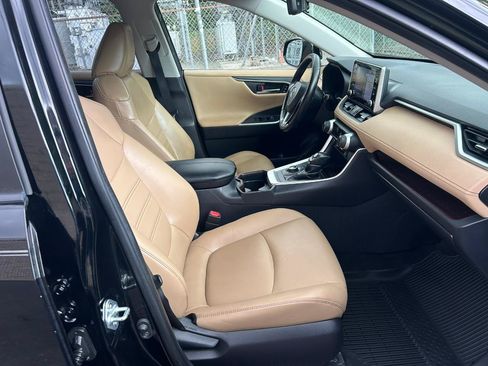 Used 2019 Toyota RAV4 Limited AWD/4WD image 18