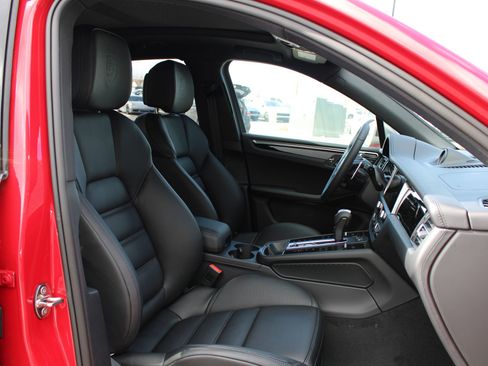 New 2026 Porsche Macan Turbo image 25