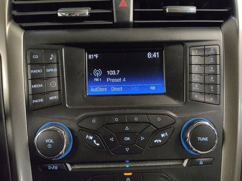 Used 2018 Ford Fusion SE FWD image 25