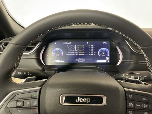 Used 2023 Jeep Grand Cherokee L Limited image 10