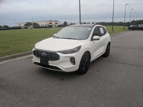 Used 2023 Ford Escape ST-Line Elite w/ Premium Technology Package AWD/4WD image 7