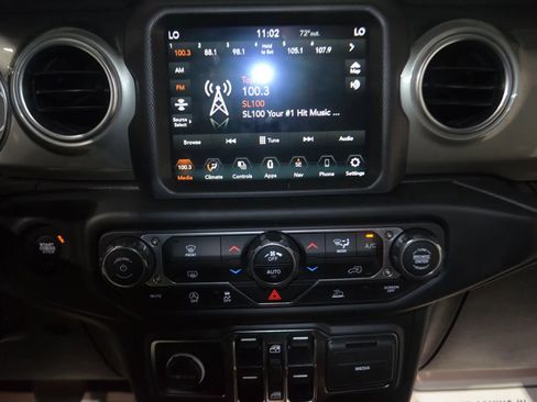 Used 2022 Jeep Gladiator Overland image 25